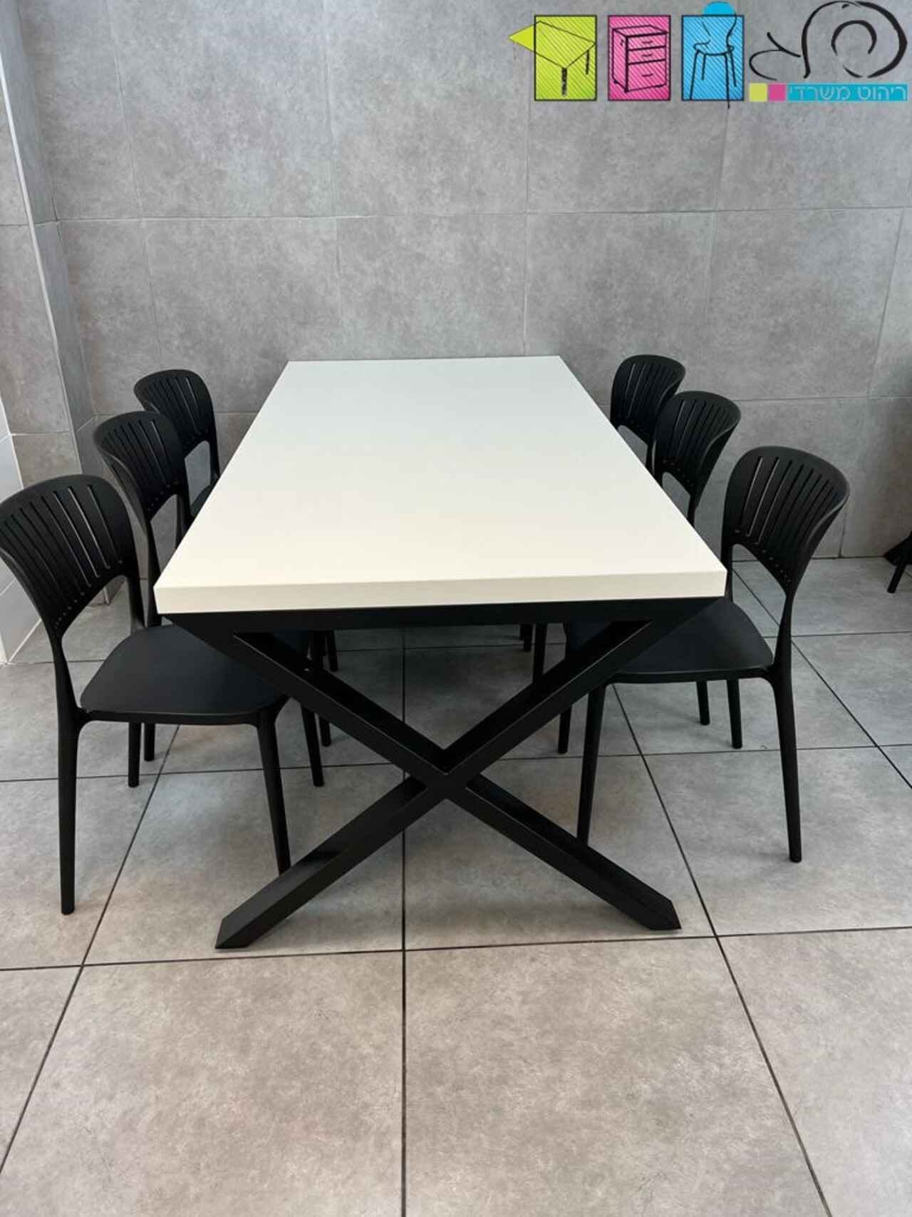 שולחן אוכל