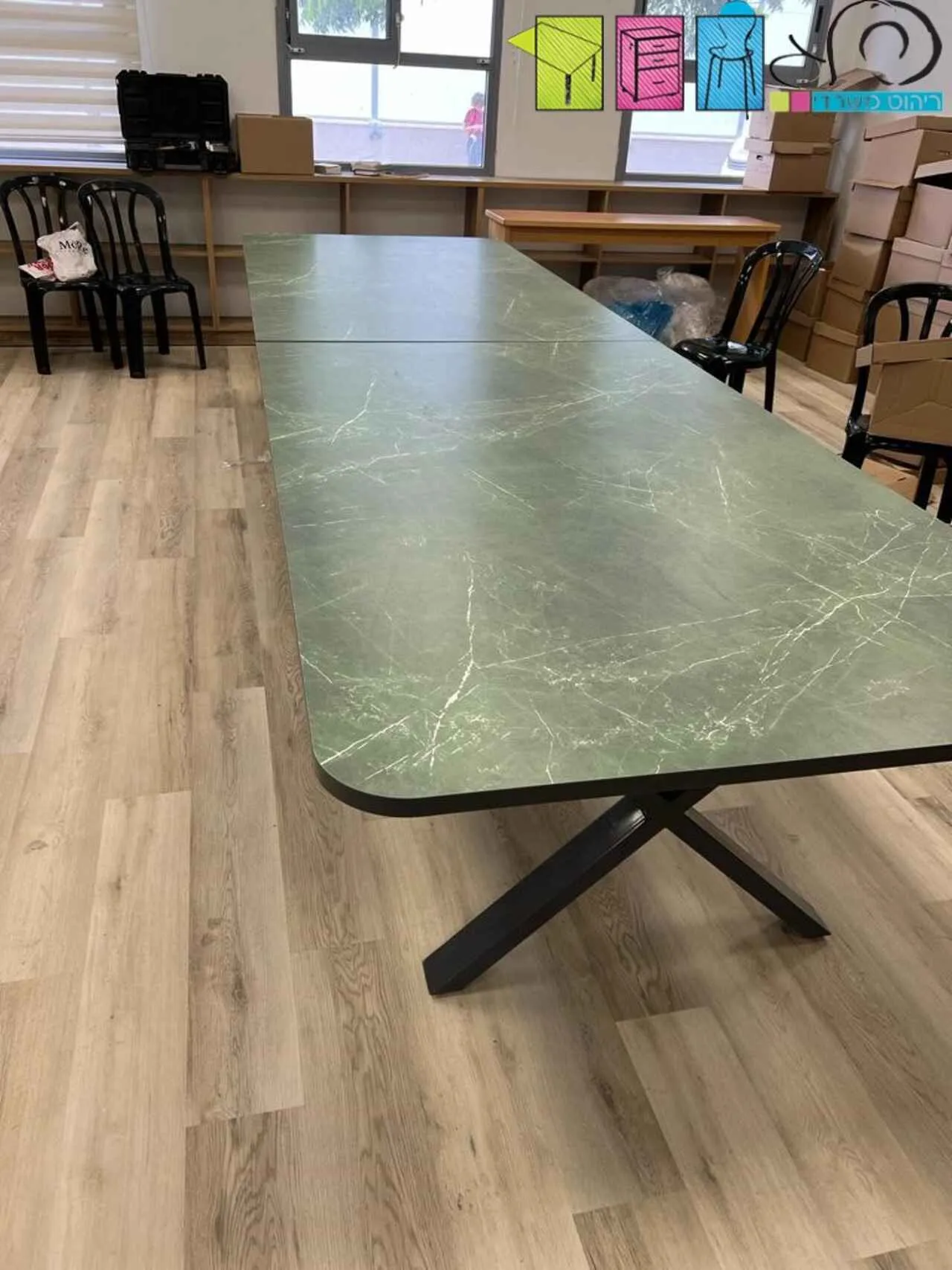 שולחן ישיבות