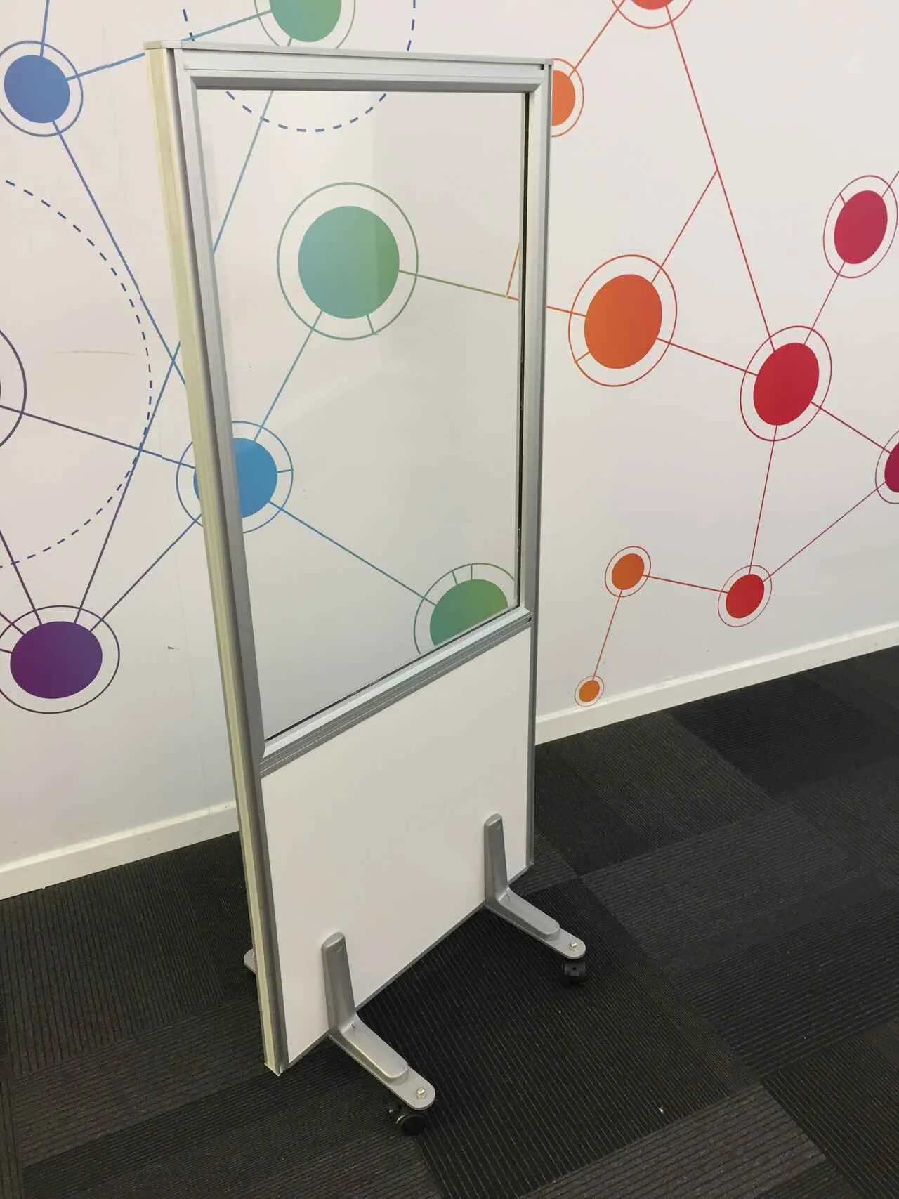 מחיצה שקופה ניידת-קורונה