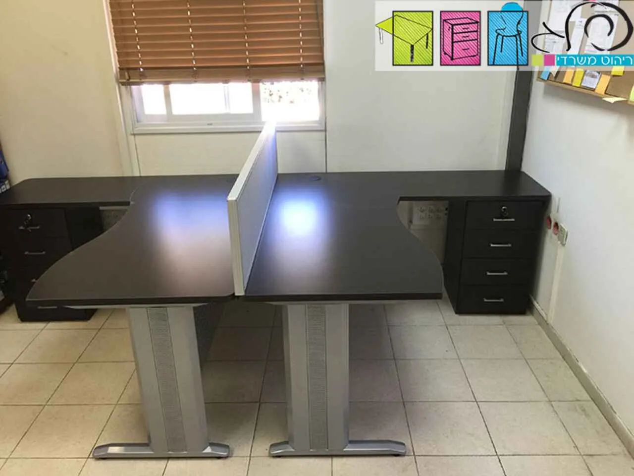 מחיצה בין שולחנות