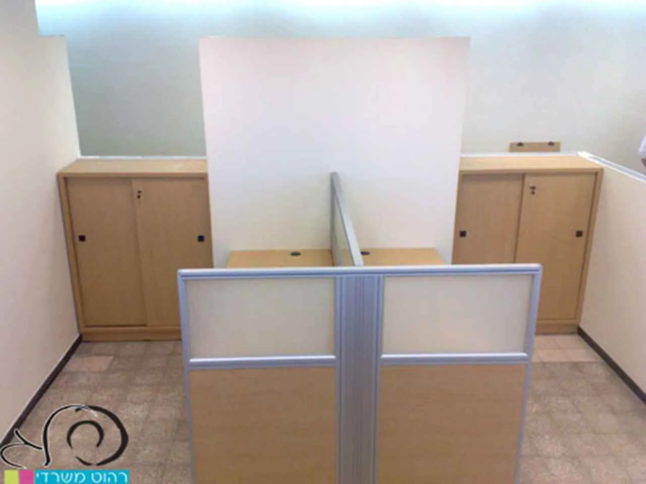 שולחנות משרדיים