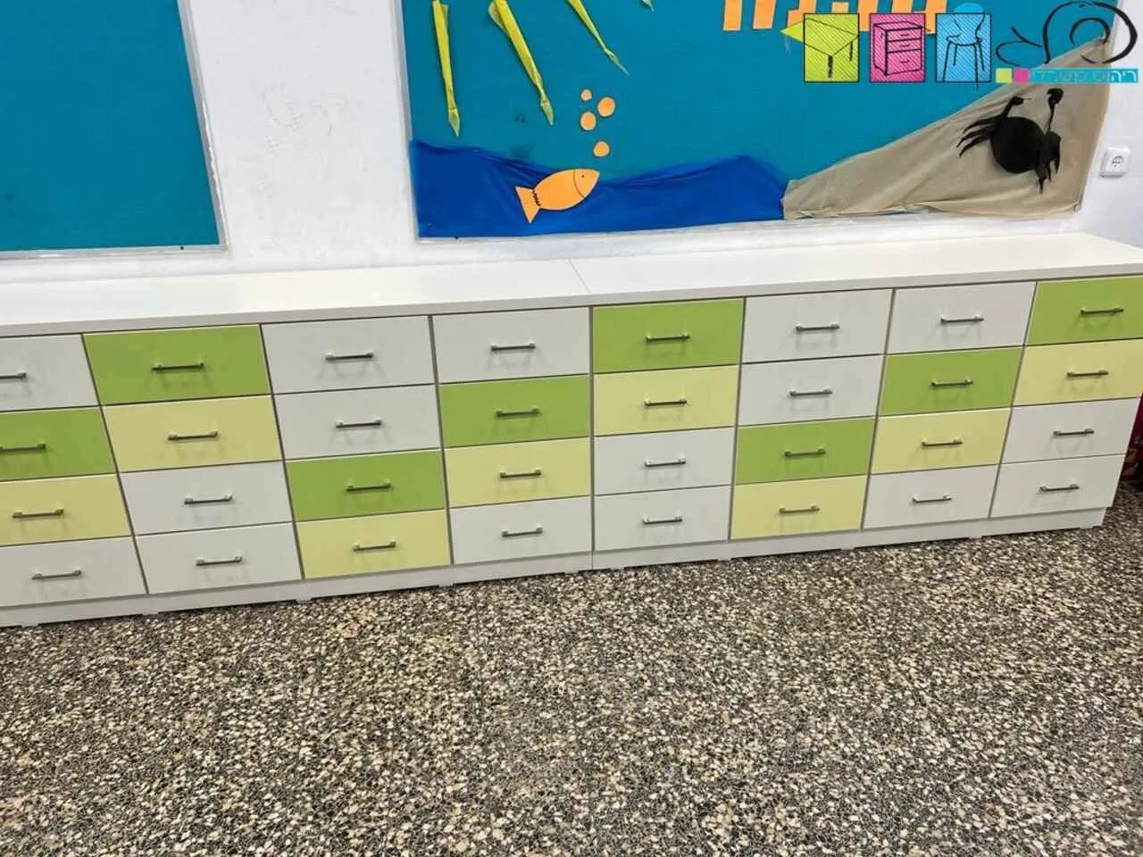 ארון מגירות