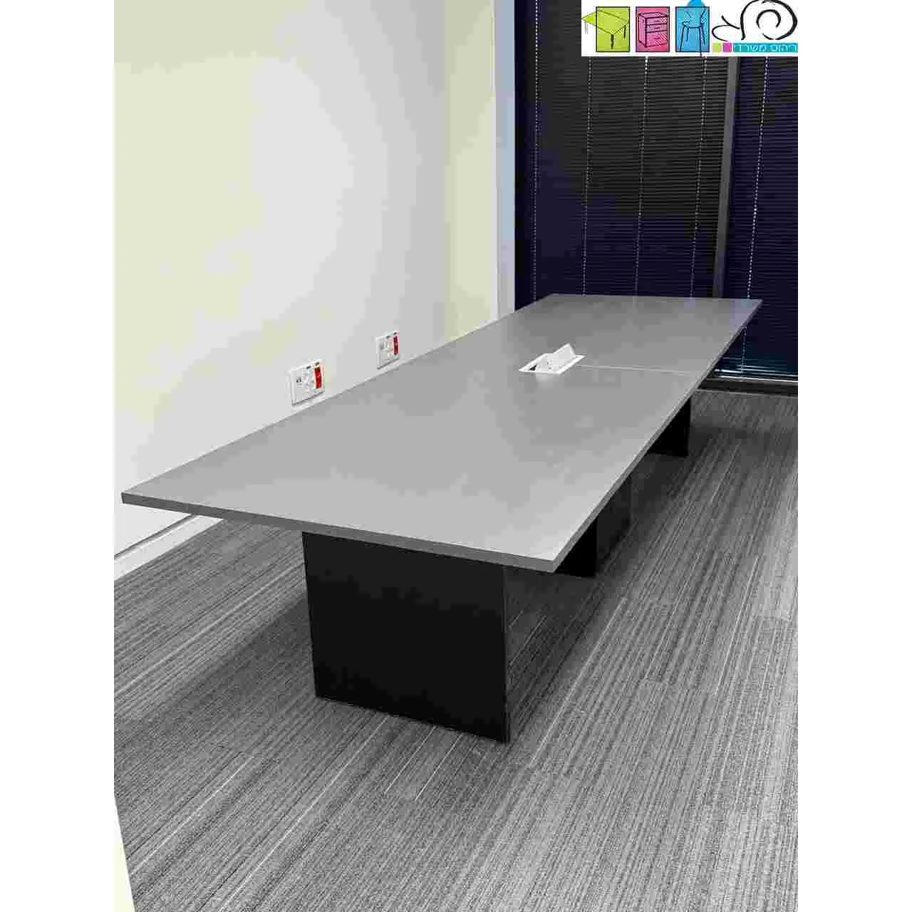 שולחן ישיבות